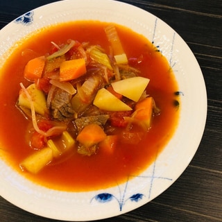 牛肉とセロリ、野菜たっぷりトマト煮込みスープ